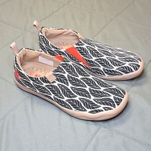 UIN Women's Slip On Casual  Comfort Walking Shoes (Beyond The Shadow)